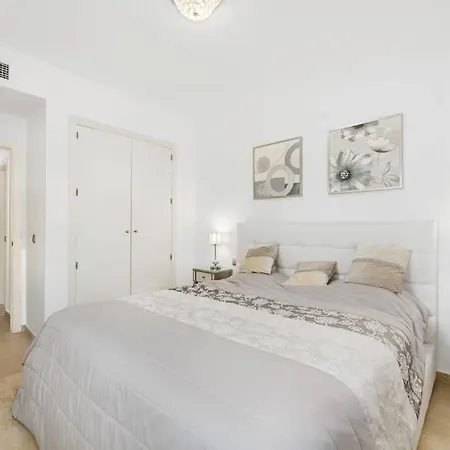 Gorgeous Apartment, 3br With Pool And Terrace エステポナ